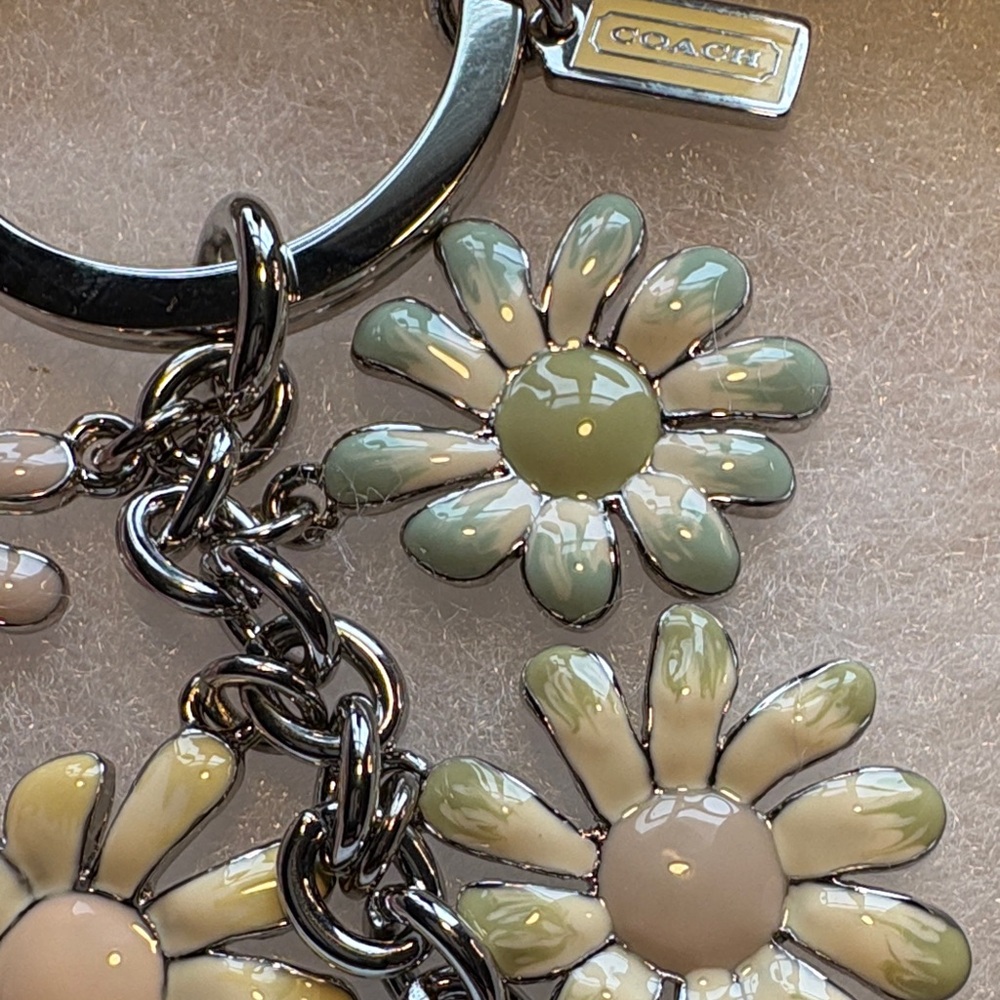 Coach Daisy Keychain with Pink mini Pen - Picture 4 of 6